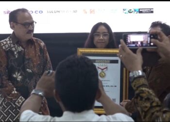 Budayawan Erros Djarot: Enggak usah merengek-rengek ke Kemenkominfo