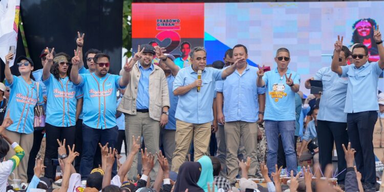 Puluhan Ribu Masyarakat Tegal dan Brebes Padati Kampanye Akbar Prabowo-Gibran